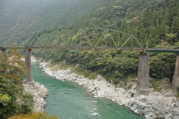 吉野川の渓谷 第二吉野川橋梁