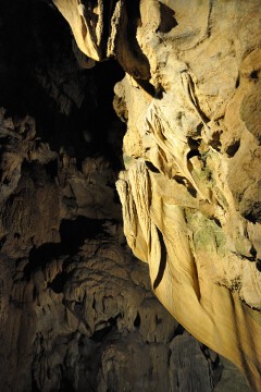 カーテンのような 龍河洞