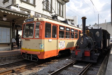 モハ78号と坊ちゃん列車 モハ78号と坊ちゃん列車