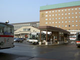 長岡駅と駅前バスターミナル