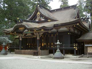 本殿 漆黒の本殿