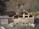 源泉の小屋