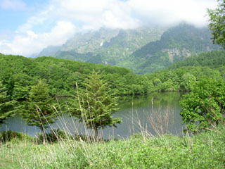 鏡池と戸隠連邦