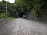 車道はこちら トンネル