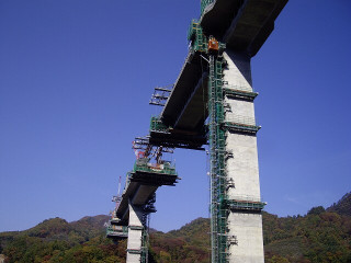 建設中 橋脚