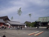 春興殿(しゅんこうでん)前広場 春興殿(しゅんこうでん)前広場