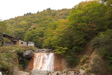 深山に佇む秘湯 滑川温泉