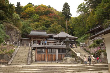 奥之院と大仏殿 奥之院と大仏殿
