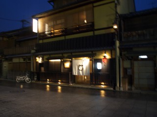 入口 祇園 かわ富