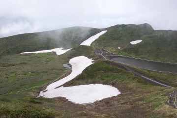 男女岳山頂付近からの阿弥陀池