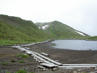 阿弥陀池と男岳