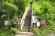 登山口の階段