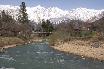 白馬連峰と姫川 大出公園