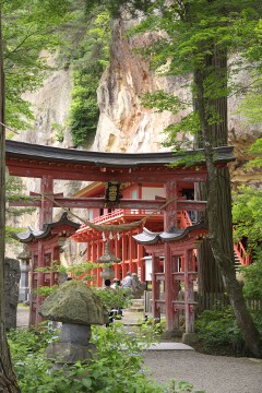 達谷窟毘沙門堂