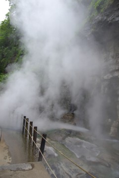 子安峡　大噴湯