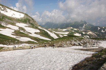 室堂を振り返る 室堂を振り返る