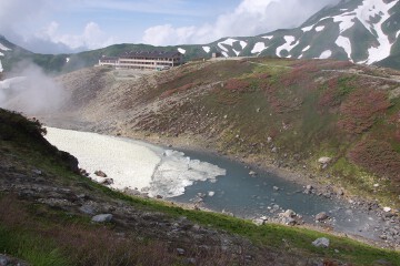 地獄谷と雷鳥荘 地獄谷と雷鳥荘