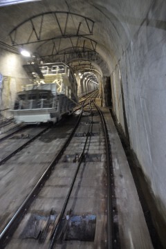 インクラインA車両とすれ違い インクライン