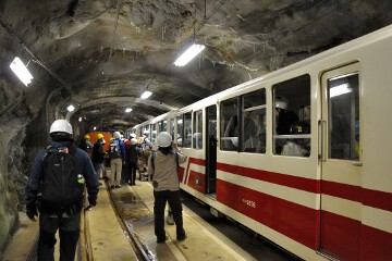 客車に乗り込む 客車