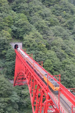 やまびこ展望台より 黒部峡谷鉄道
