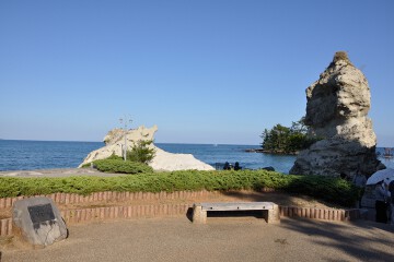 恋路海岸にあるソフトクリーム岩 恋路海岸