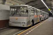 黒部ダム駅に停車中の300形 関電トンネルトロリーバス300形