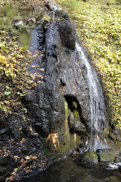 幕滝の手前の滝 幕滝