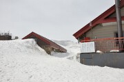 雪で埋もれているトイレ 八方池山荘