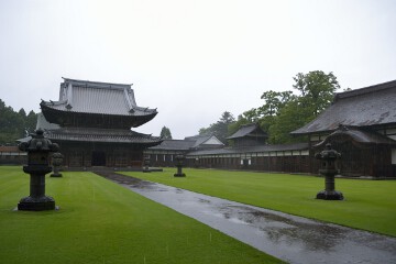 仏殿と大庫裏 伽藍