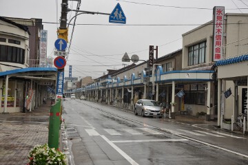 商店が軒を連ねる潮風通り 潮風通り