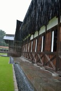 回廊の軒先に降る雨 回廊