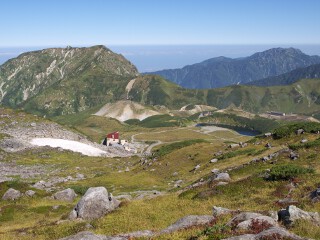 ミクリガ池と室堂ホテル