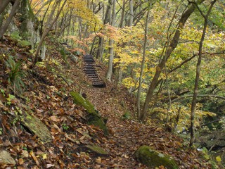 遊歩道 滝川渓谷