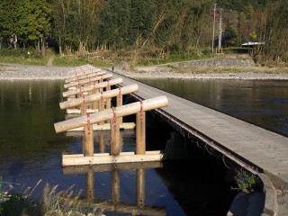 流木よけ 久慈川沈下橋