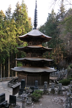 八角三重塔 八角三重塔