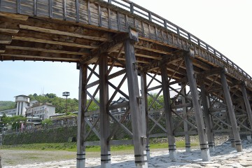橋の裏側 錦帯橋