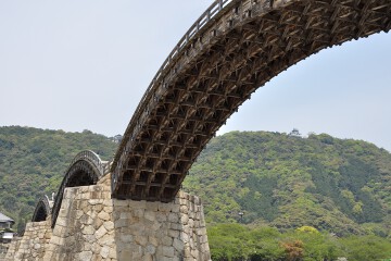 端の側面 錦帯橋