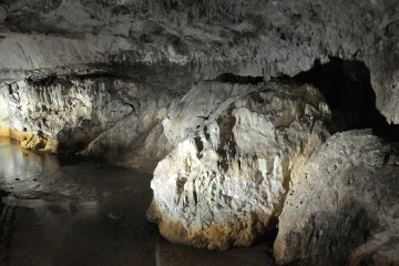 洞内を見下ろす 冒険コース