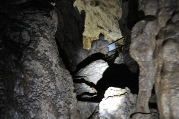 穴くぐり 冒険コース