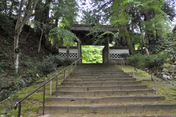 石段と山門 永明寺