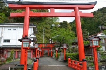 鳥居 太鼓谷稲成神社