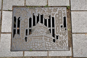 越前丸岡町の側溝の蓋
