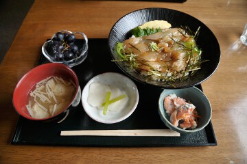 ヒラメのヅケ丼 ヒラメのヅケ丼