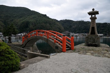 弁天波止と常夜灯 美保の港