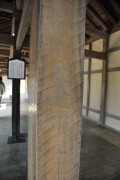 柱には鉋の跡が残る 内部