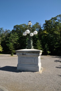 皇居正門石橋飾電燈 皇居正門石橋飾電燈