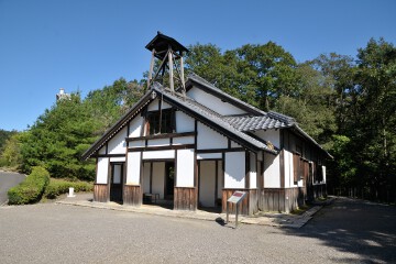 外観は鐘楼を除けば普通の農家の様相 大明寺聖パウロ教会堂