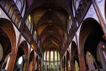 身廊、側廊 聖ザビエル天主堂