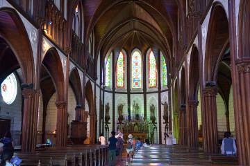 身廊、側廊 聖ザビエル天主堂