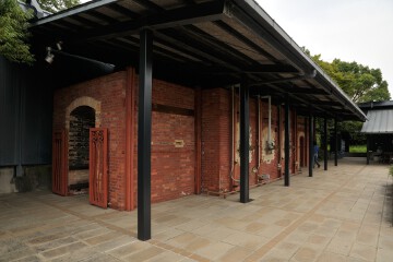 タイルの焼成に使われていたトンネル窯 トンネル窯